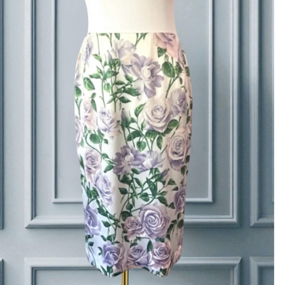 DOLCE & GABBANA SILK
STRETCH ROSE FLORAL PENCIL
SKIRT SIZE 44